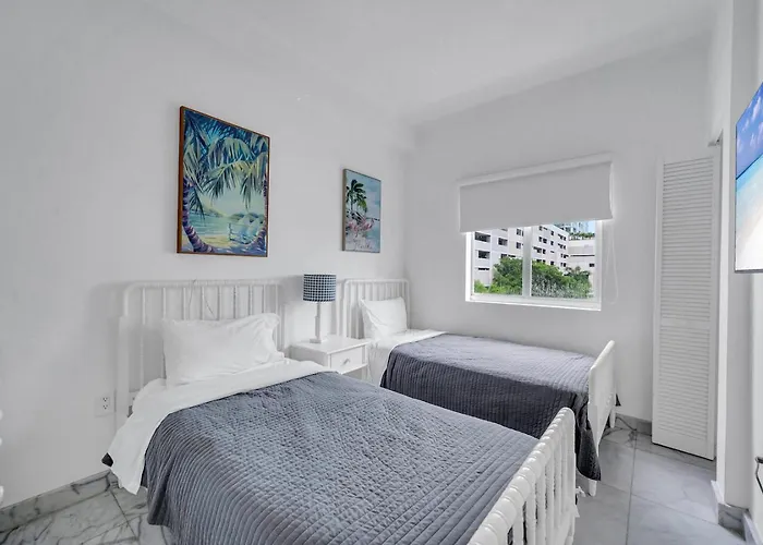 Subtle 2 Bed In Edgewater Near Downtown With Free Parking