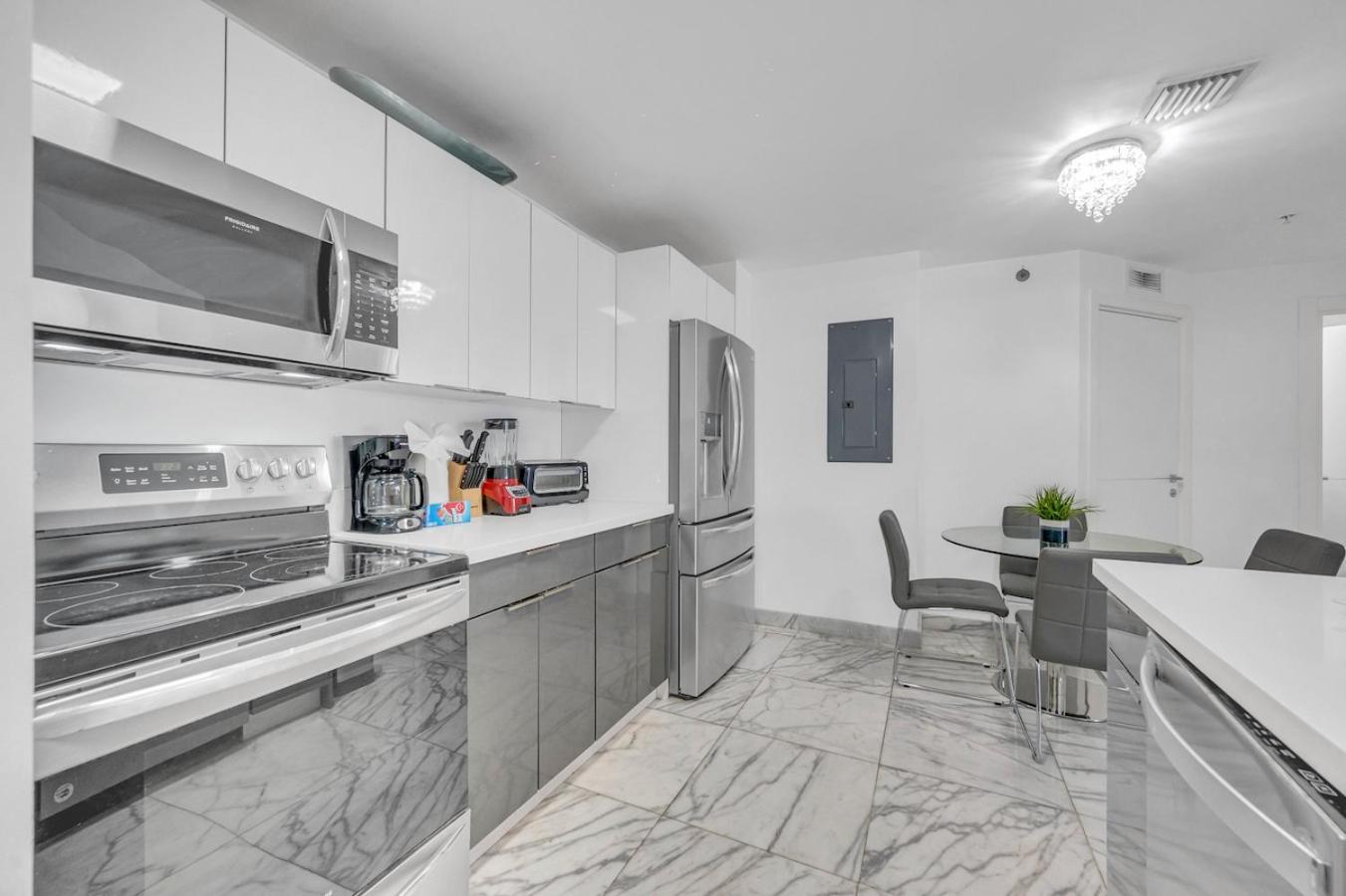 Subtle 2 Bed In Edgewater Near Downtown With Free Parking Appartement